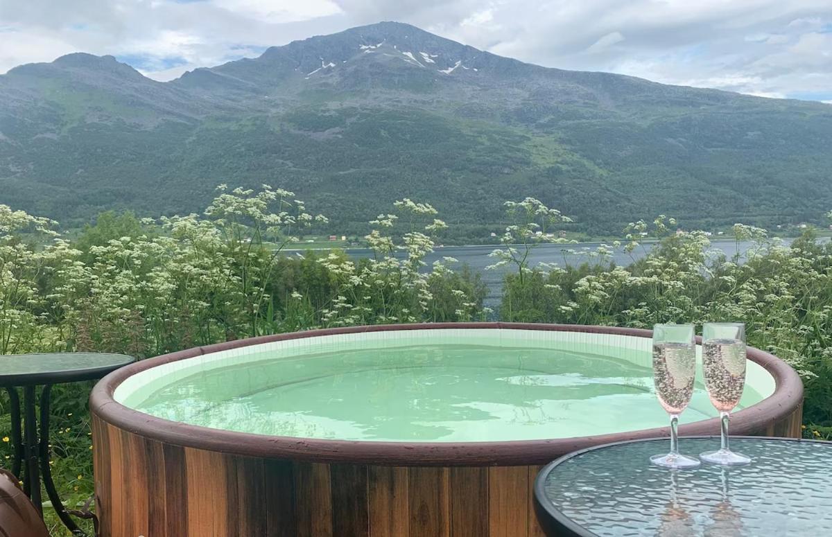 Tjeldoya Slott Hotel Hov  Екстериор снимка